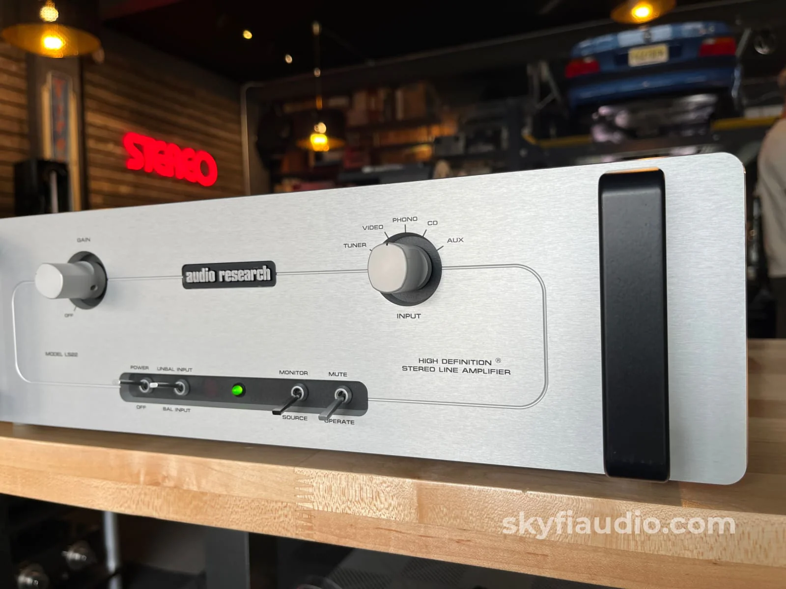 Audio Research LS22 All-Tube Preamplifier with 6 RCA & XLR Inputs - Image 2