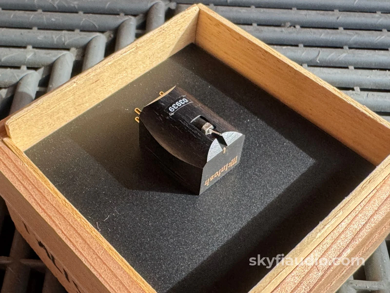 ClearAudio x McIntosh MC-SP-07 MC Moving Coil Cartridge - Like New - Image 3