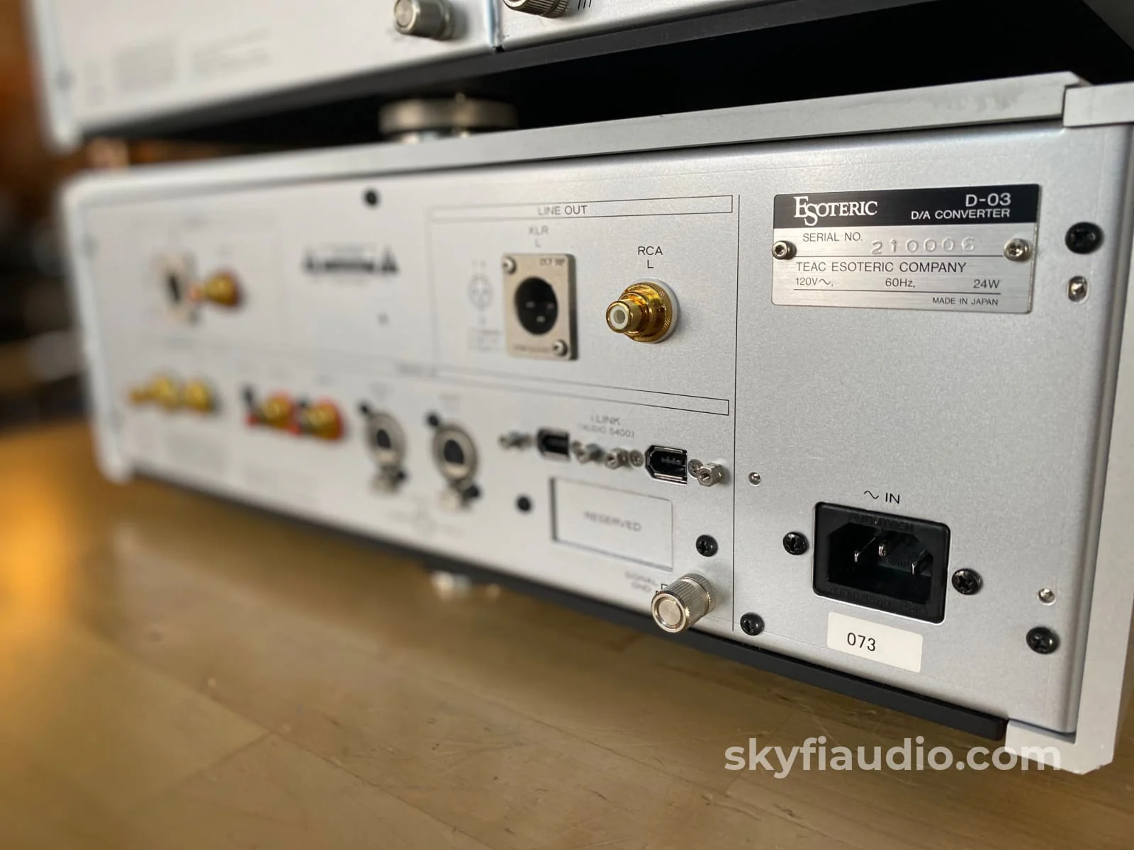 Esoteric P-03 SACD/CD Transport & D-03 D/A Converter (DAC) - Image 14