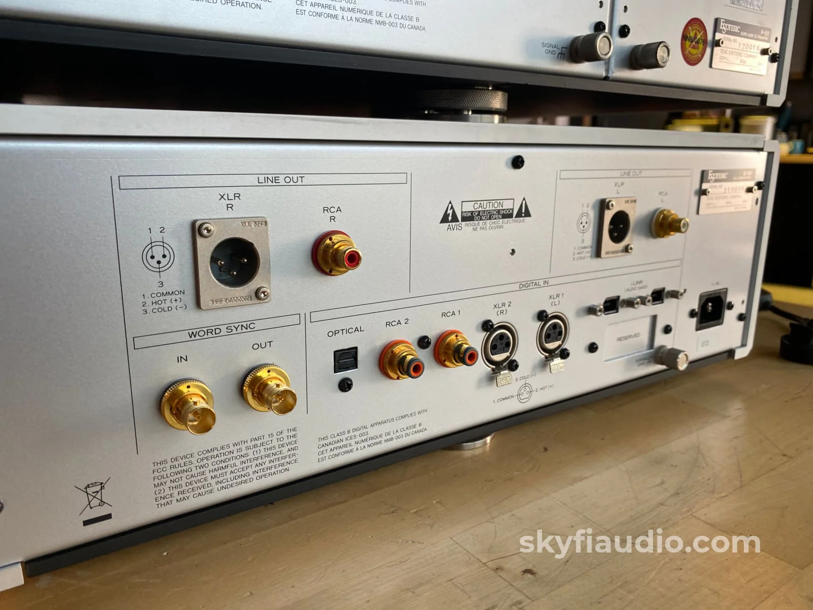 Esoteric P-03 SACD/CD Transport & D-03 D/A Converter (DAC) - Image 15