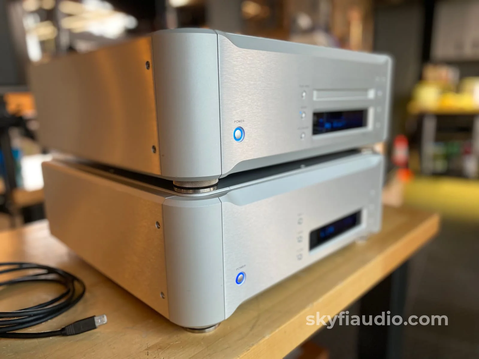 Esoteric P-03 SACD/CD Transport & D-03 D/A Converter (DAC) - Image 3