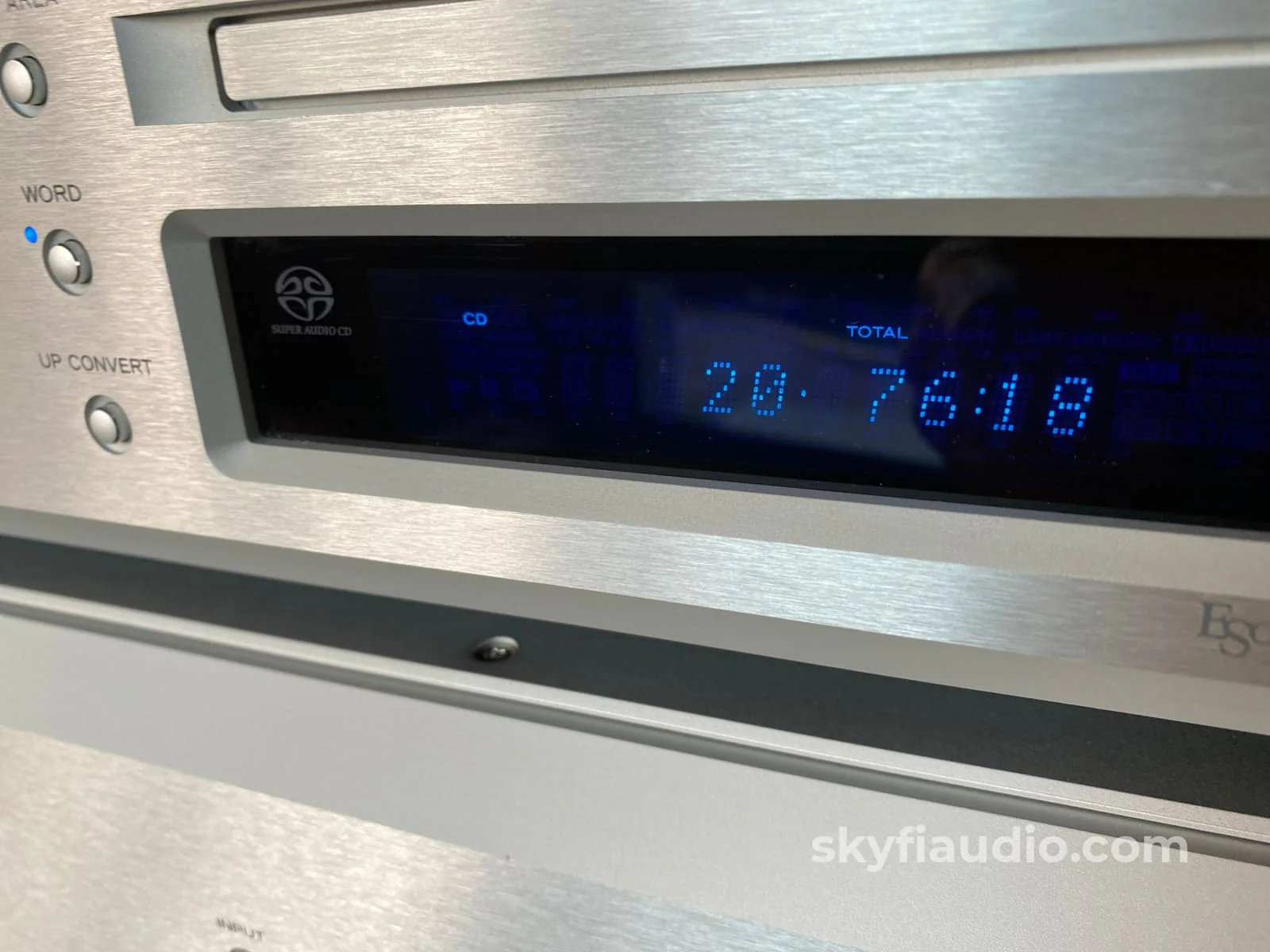 Esoteric P-03 SACD/CD Transport & D-03 D/A Converter (DAC) - Image 4