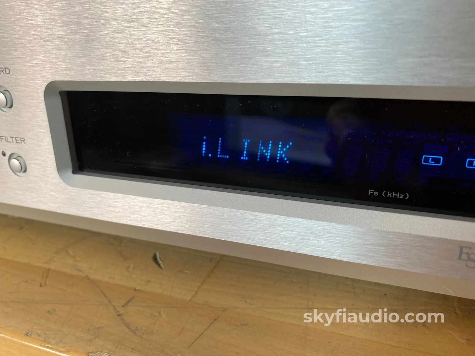 Esoteric P-03 SACD/CD Transport & D-03 D/A Converter (DAC) - Image 5