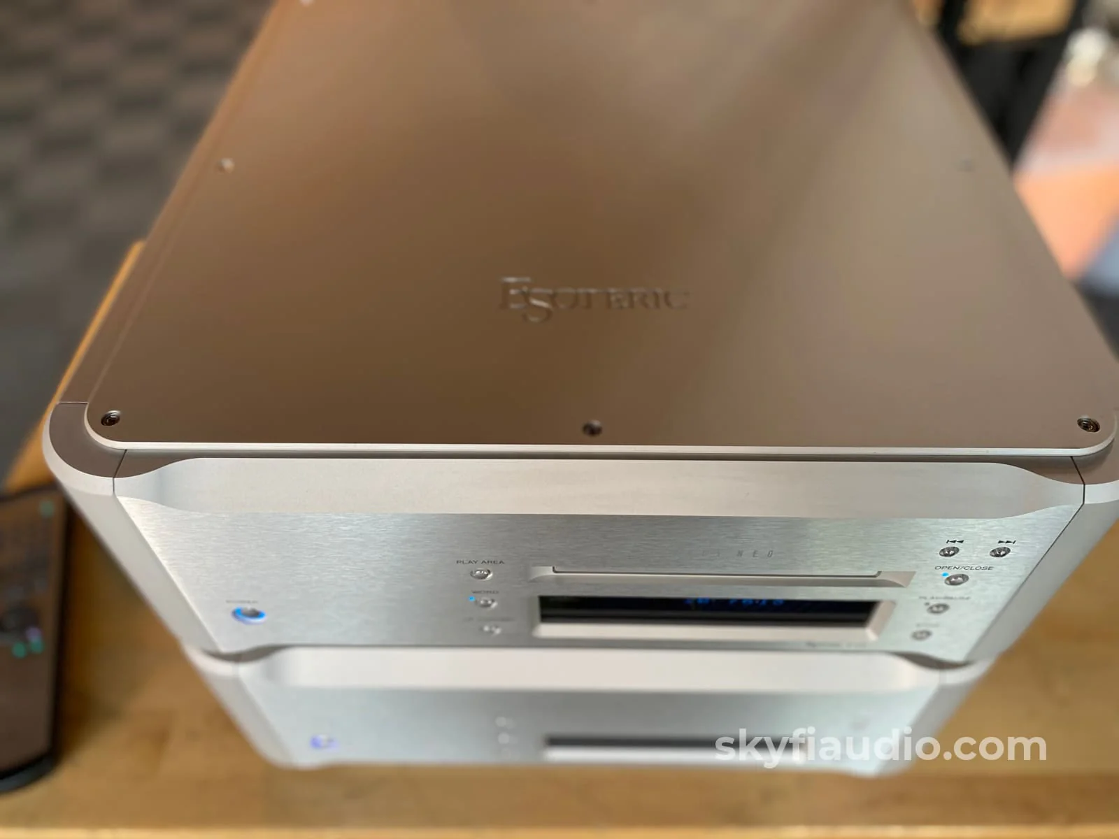 Esoteric P-03 SACD/CD Transport & D-03 D/A Converter (DAC) - Image 6