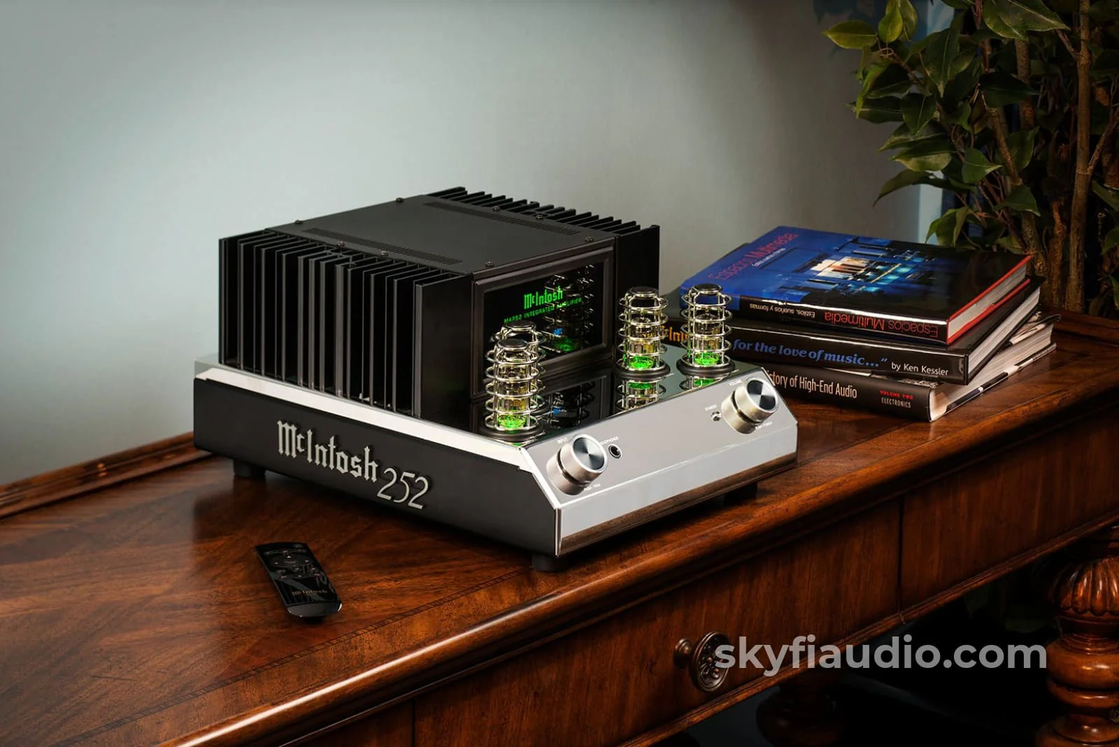 McIntosh MA252 Hybrid Drive Integrated Amplifier - NEW - Image 3