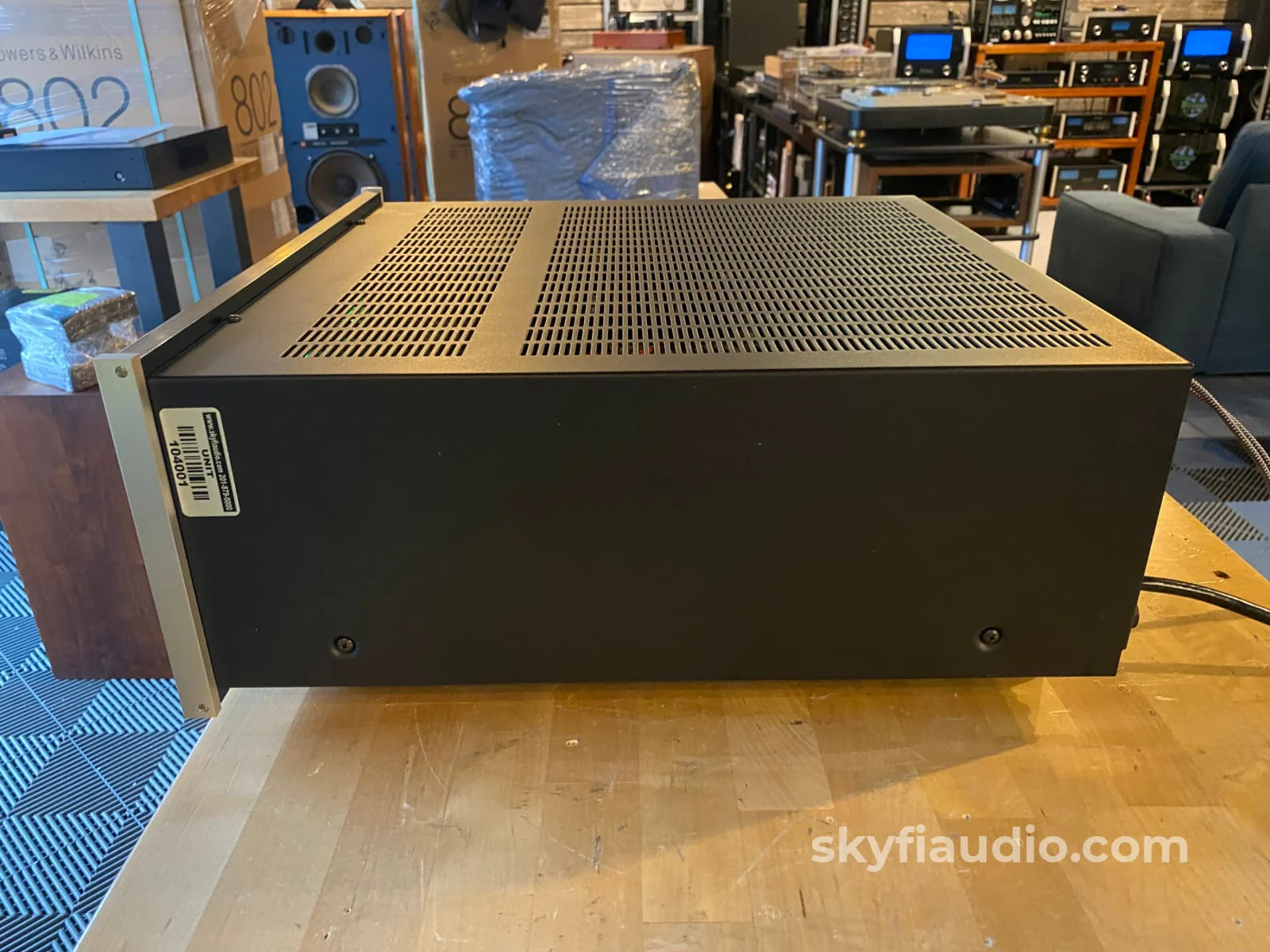 McIntosh MC7106, 6 Channel Solid State Amp w/LED VU Meters, THX Rated - Image 11