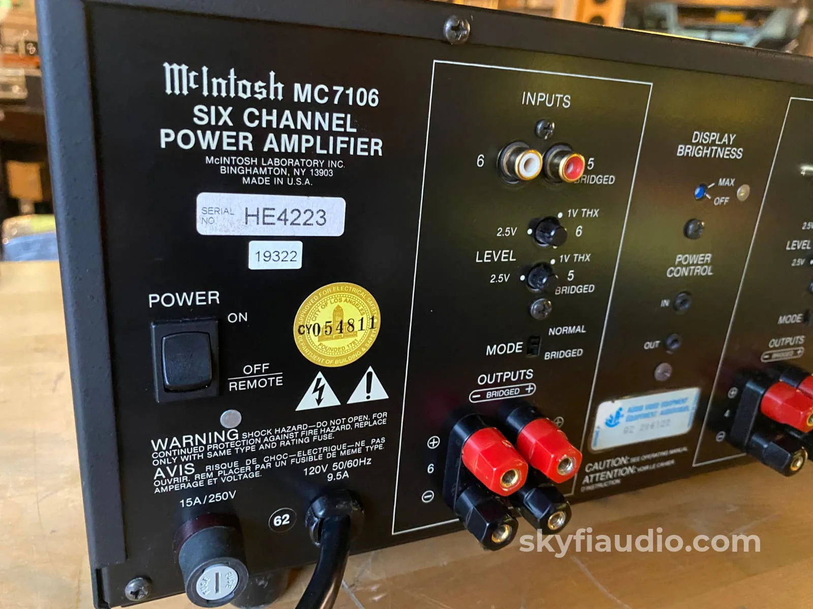 McIntosh MC7106, 6 Channel Solid State Amp w/LED VU Meters, THX Rated - Image 7