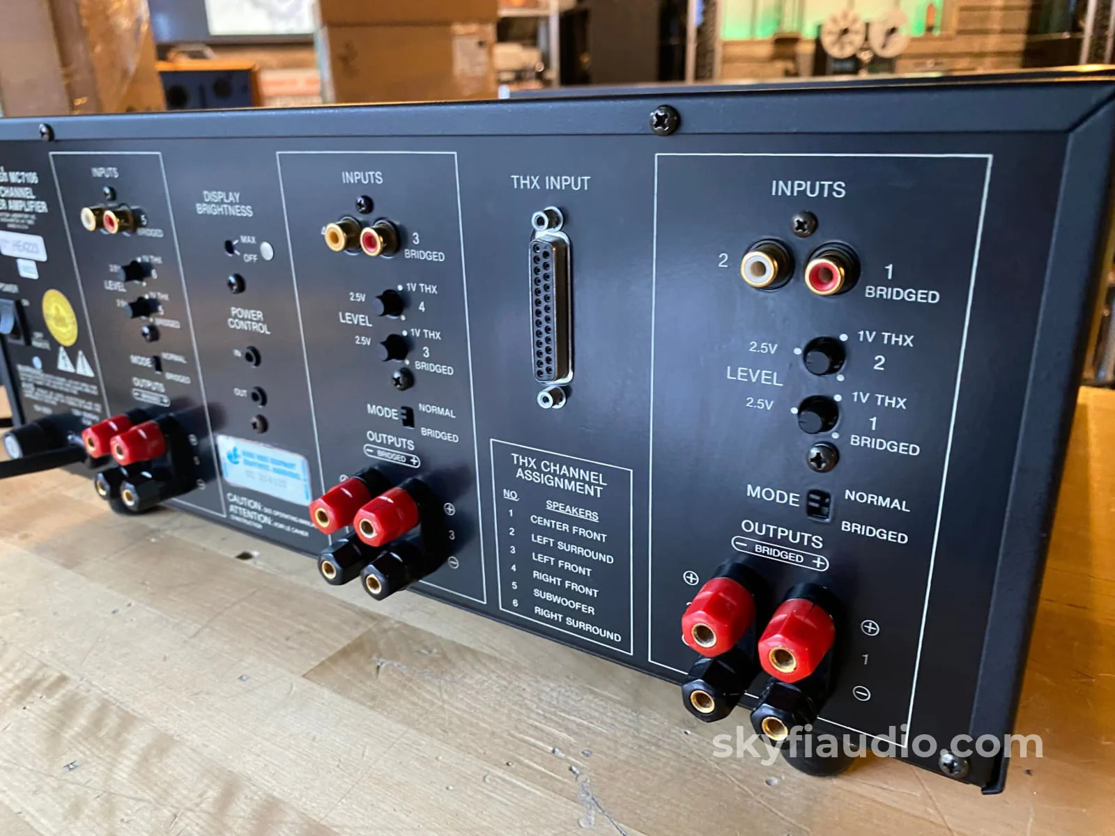 McIntosh MC7106, 6 Channel Solid State Amp w/LED VU Meters, THX Rated - Image 8