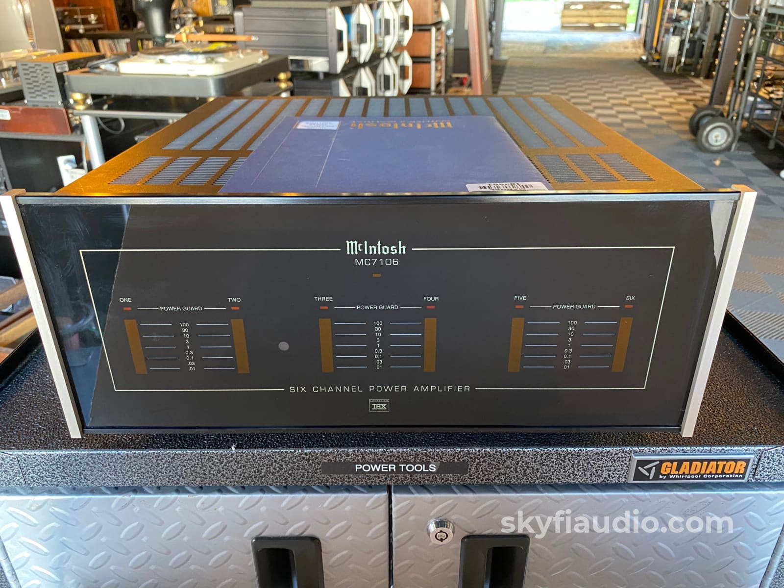 McIntosh MC7106, 6 Channel Solid State Amp w/LED VU Meters, Lucasfilm THX Rated - Image 3