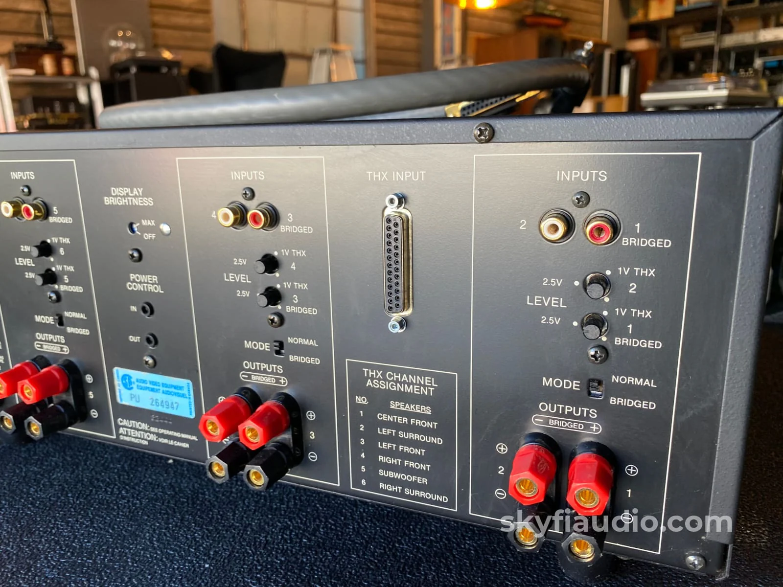McIntosh MC7106, 6 Channel Solid State Amp w/LED VU Meters, Lucasfilm THX Rated - Image 9