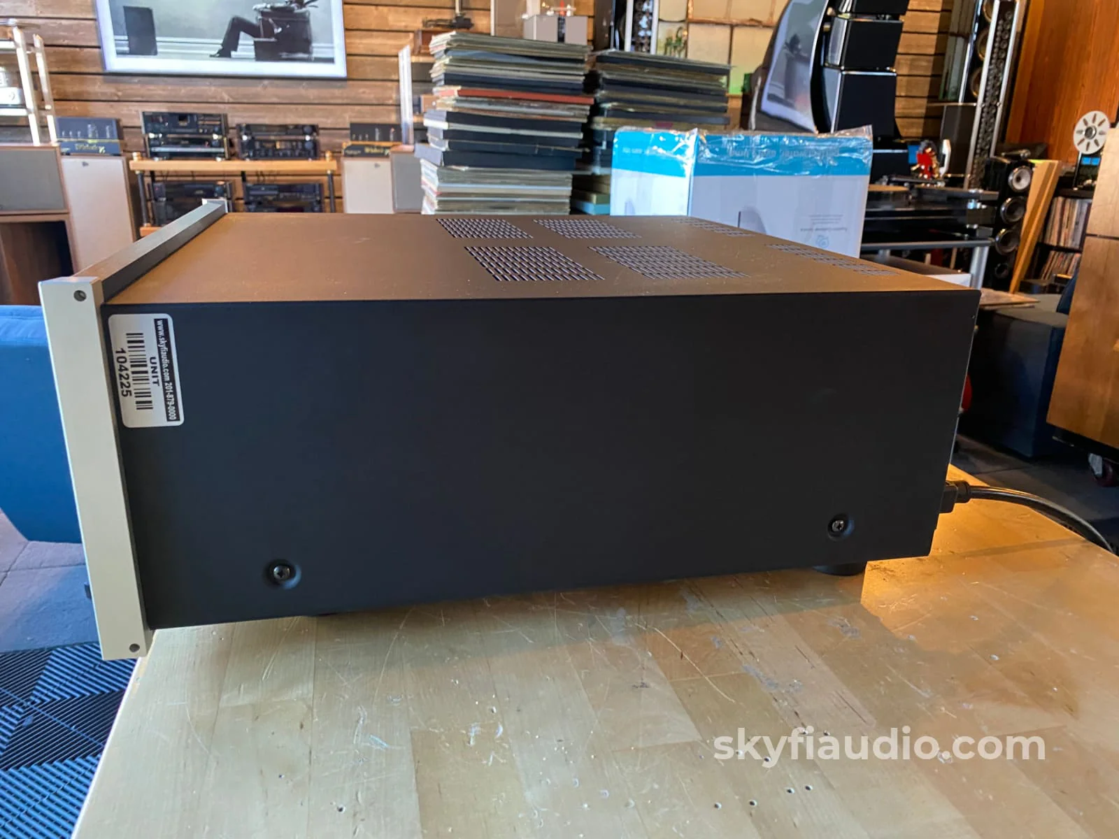 McIntosh MX120 Home Theater Processor w/Dolby Digital, DTS-HD, and Phono Input - Image 9