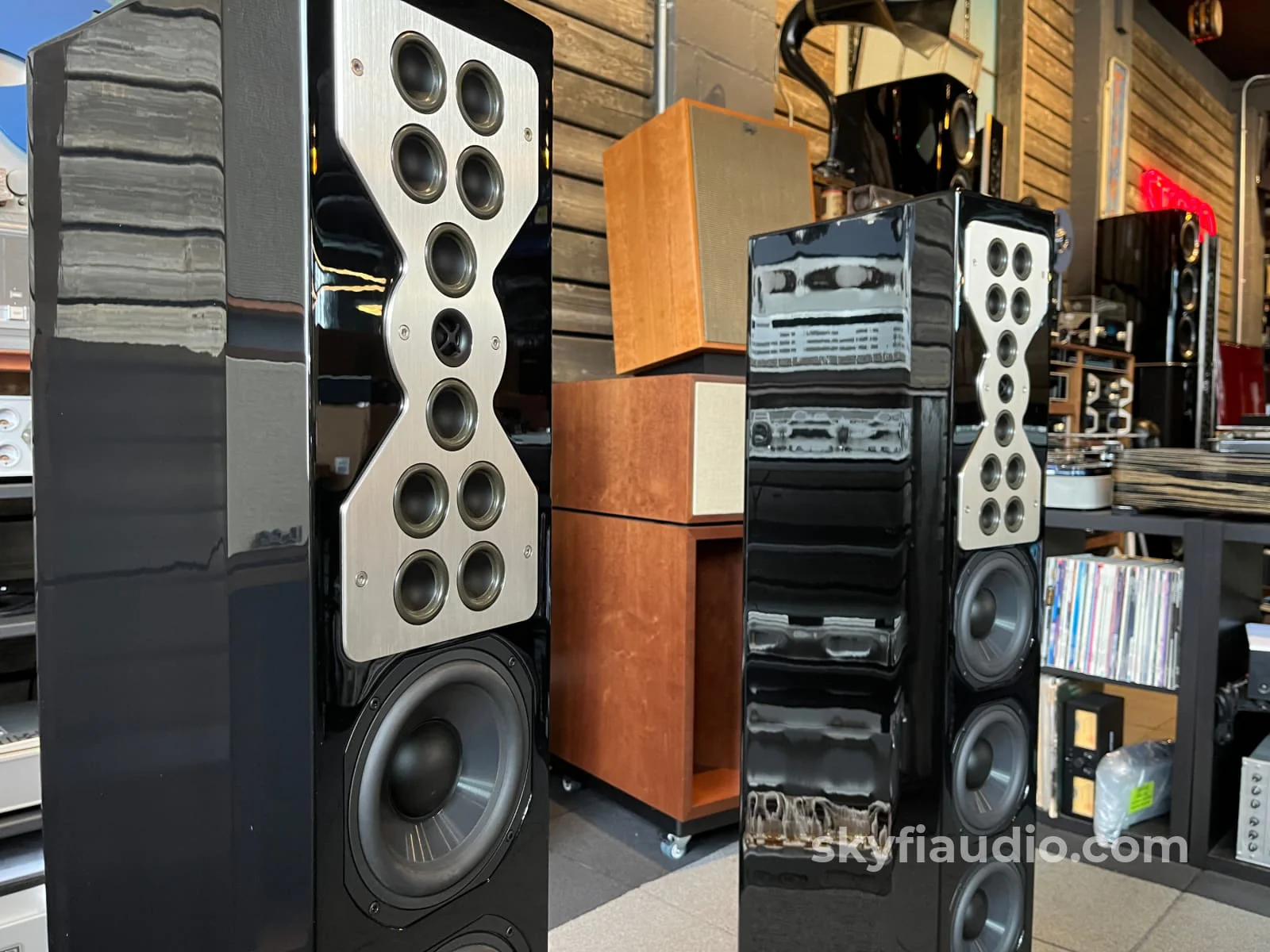McIntosh XR100 Floorstanding Speakers (Pair) - Pre-Loved - Image 6