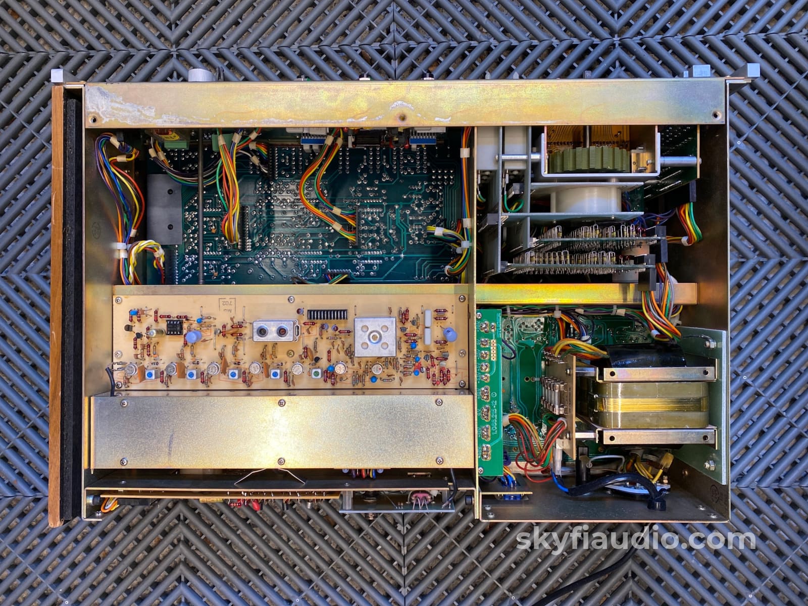 ReVox A720 Preamplifier Tuner With Gorgeous Nixie Tube Display - Image 12