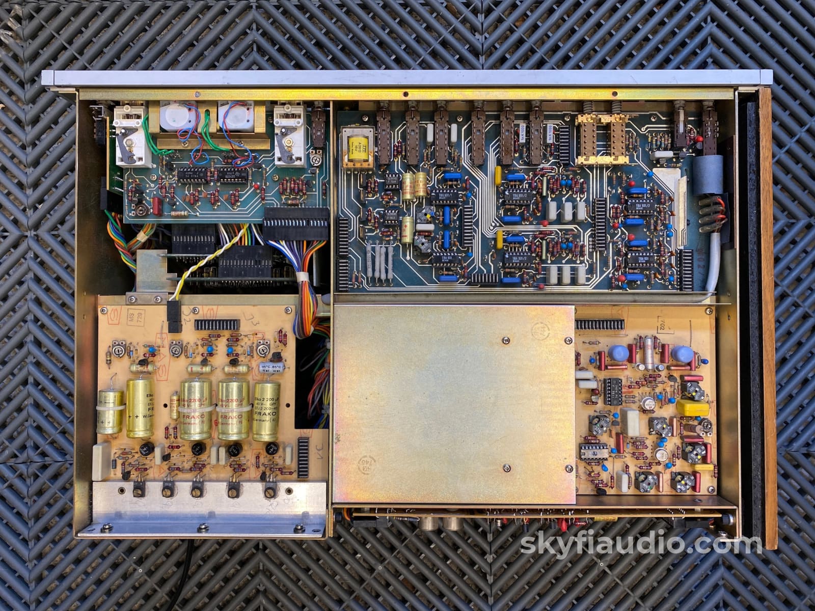 ReVox A720 Preamplifier Tuner With Gorgeous Nixie Tube Display - Image 13